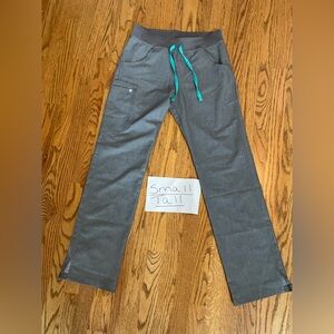 NWOT FIGS Pants Womens Small Tall Gray Kade Technical Scrubs Cargo Stretch
